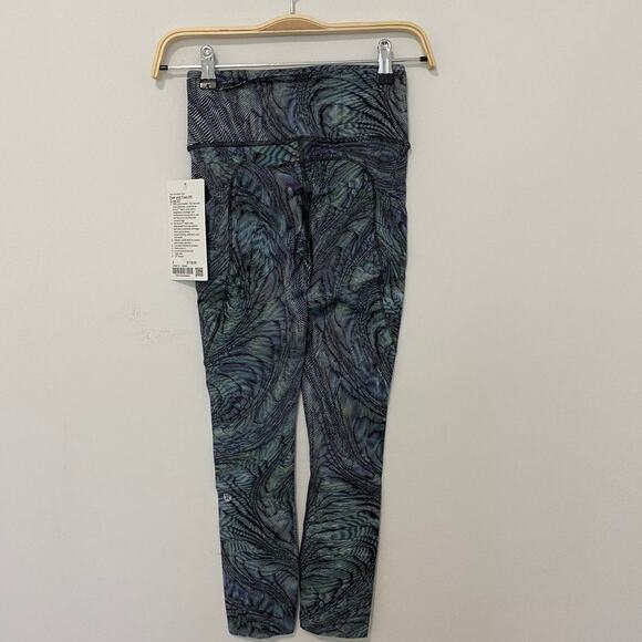 NEW Lululemon Blue Print Fast & Free Leggings Size 2 - Picture 6 of 6